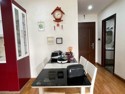 Chính chủ cần tiền bán gấp căn hộ 2 ngủ 70.5m2 homes city đủ nội thất giá rẻ 4ty2, cửa đb , sổ đỏ 0