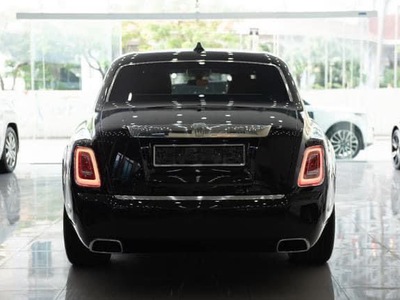 Rolls-Royce Phantom EWB 2022, mới 100, giao ngay 10