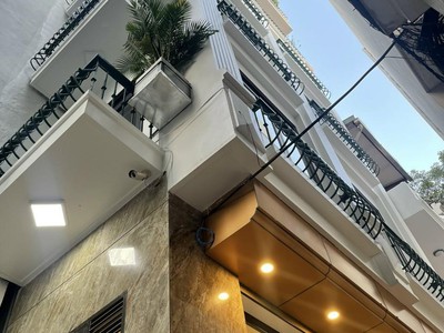 Bán ccmn kiều mai 65m2x7 tầng, thang máy, ô tô, 18 phòng,lô góc, ngõ thông, 13 tỷ 0