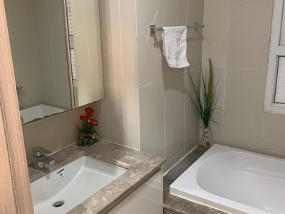 Chính chủ cần bán gấp căn 2 ngủ 86m2 golden palace mễ trì tòa b đủ nội thất, đang cho thuê 17tr/th 4