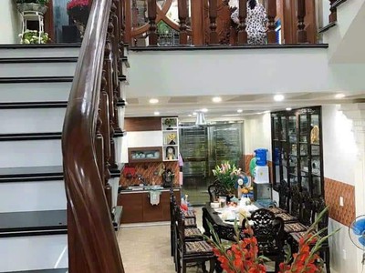 Bán nhà mặt đường Trại Lẻ, vị trí siêu đẹp, vỉa hè rộng 0