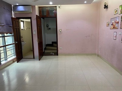 Chính chủ cho thuê nhà 6 tầng làm văn phòng,  spa,  nha khoa. 0