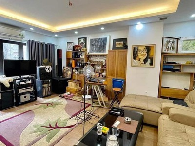 Bán nhà  bồ đề, long biên  75m - 5tầng  10 tỷ full nội thất. 0