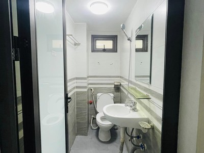 Cho Thuê Nhà Riêng 2 Mặt Tiền, Lô Góc, Kinh Doanh Đỉnh, Ngõ Trường Chinh Thông Tứ Phía 4