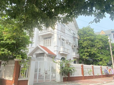Cho thuê nhà 8 phòng khép kín tại từ sơn bắc ninh, mb 235m2, 3 tầng 2