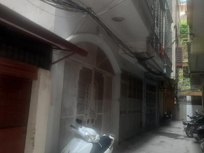 Cho thuê nhà ngõ 93 đường Hoàng Quốc Việt, Dt 60m2 x 3,5 tầng, Giá 15 triệu/tháng 0