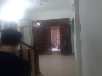 Cho thuê nhà ngõ 93 đường Hoàng Quốc Việt, Dt 60m2 x 3,5 tầng, Giá 15 triệu/tháng 1