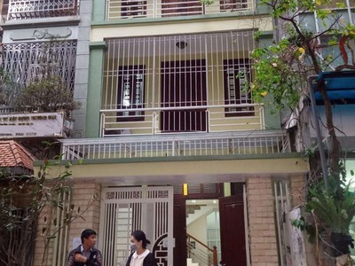 Cho thuê nhà ngõ 100 đường Hoàng Quốc Việt - Diện tích 60m2 x 4 tầng, ngõ rông ô tô đi lại 0