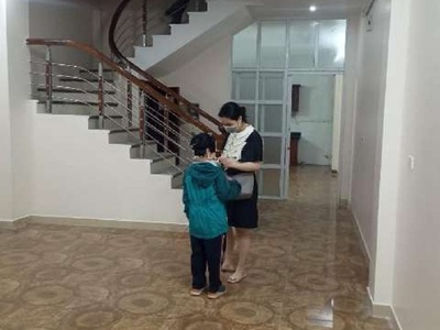 Cho thuê nhà ngõ 100 đường Hoàng Quốc Việt - Diện tích 60m2 x 4 tầng, ngõ rông ô tô đi lại 1