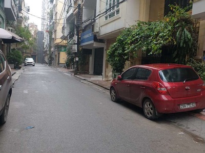 Cho thuê nhà ngõ 50 phố Đặng Thùy Trâm, Dt 55m2 x 4 tầng, ngõ để ô tô, cạnh Vườn Hoa 1