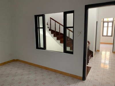 Cho thuê nhà ngõ 50 phố Đặng Thùy Trâm, Dt 55m2 x 4 tầng, ngõ để ô tô, cạnh Vườn Hoa 2