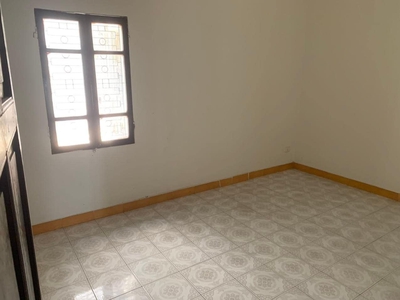 Cho thuê nhà ngõ 50 phố Đặng Thùy Trâm, Dt 55m2 x 4 tầng, ngõ để ô tô, cạnh Vườn Hoa 3
