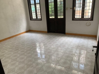 Cho thuê nhà ngõ 50 phố Đặng Thùy Trâm, Dt 55m2 x 4 tầng, ngõ để ô tô, cạnh Vườn Hoa 4