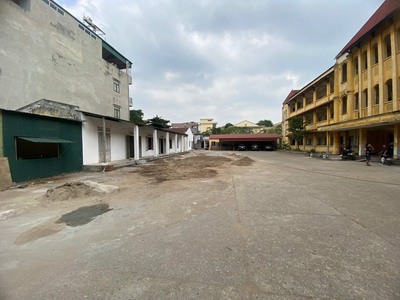 Cho thuê dãy nhà 3t phố hà huy tập, yên viên, diện tích 1800m2 tiện làm trường học, giá 45k/m2 0