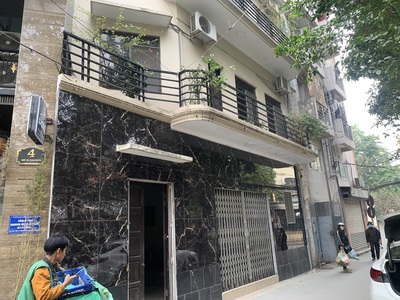 Chính chủ cho thuê cả nhà mặt đường để kinh doanh và để ở  tại  số 2/181 phố quan nhân. p nhân 0