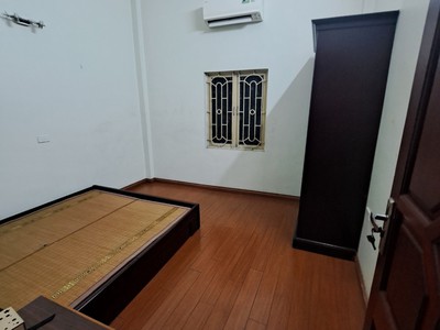 Cho thuê nhà ngõ 9 phố Trần Quốc Hoàn, Dt 55m2 x 4 tầng đủ nội thất, đường rộng ô tô đi lại 2