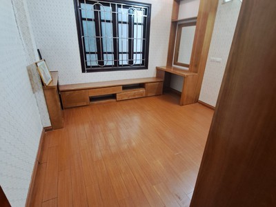Cho thuê nhà ngõ 9 phố Trần Quốc Hoàn, Dt 55m2 x 4 tầng đủ nội thất, đường rộng ô tô đi lại 3