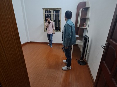 Cho thuê nhà ngõ 9 phố Trần Quốc Hoàn, Dt 55m2 x 4 tầng đủ nội thất, đường rộng ô tô đi lại 1
