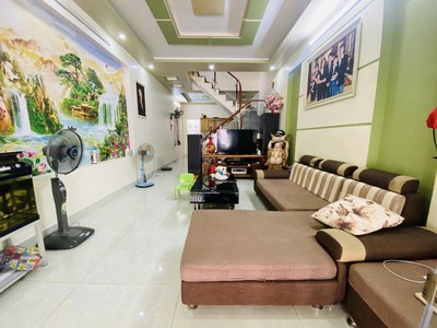 Bán nhà thiên lôi, diện tích 60m 3 tầng giá 2.8 tỉ độc lập, sân cổng, gần aeon 0