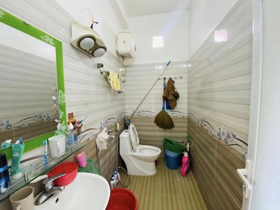 Bán nhà thiên lôi, diện tích 60m 3 tầng giá 2.8 tỉ độc lập, sân cổng, gần aeon 3