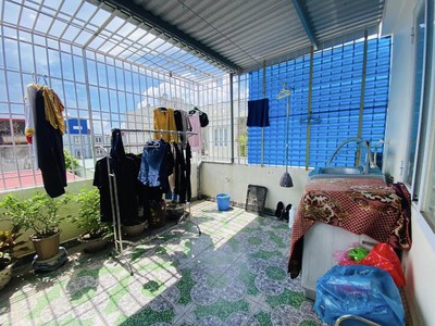 Bán nhà thiên lôi, diện tích 60m 3 tầng giá 2.8 tỉ độc lập, sân cổng, gần aeon 4