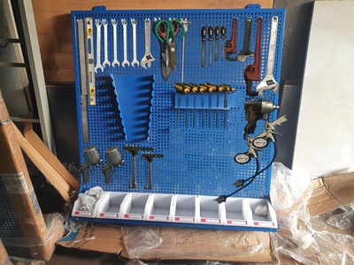 Bảng treo dụng cụ, tủ dụng cụ, kệ dụng cụ, bàn nguội cơ khí 1