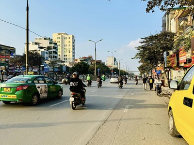 Cần tuyển nhân viên phụ gội đầu chưa biết được hướng dẫn có chỗ ăn ở 1656