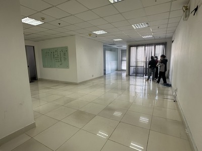 Cho thuê căn hộ văn phòng THE EVERICH, Quận 11 : -	Diện tích 115m2, hiện đang trống sẵn, có 2 toilet 3