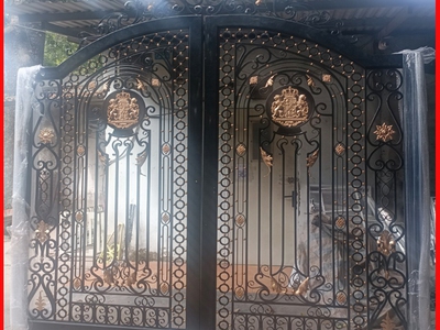 Mẫu cửa cổng sắt hoa văn nghệ thuật tại hà nội 16