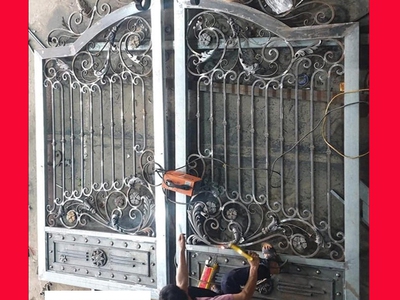 Mẫu cửa cổng sắt hoa văn nghệ thuật tại hà nội 12