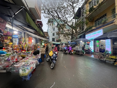 Bán nhà giáp bát 4 tầng lô góc gần phố hoàng mai 2