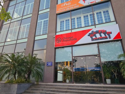 Cho thuê shophouse 3 tầng, tổng 301m2 sàn sử dụng. vị trí đối diện lotte mall hà nội. giá 45 triệu 0