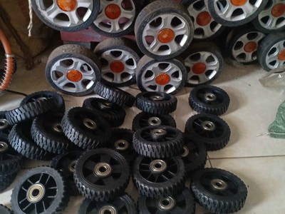 Bánh xe cổng xếp tự động giá rẻ 5