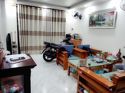 Bán nhà chợ hàng cũ, diện tích 52m 3 tầng sân cổng riêng giá 1.9 tỉ, độc lập dân xây 0