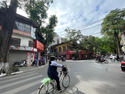 Cần tuyển nhân viên phụ gội đầu chưa biết được hướng dẫn có chỗ ăn ở 6857