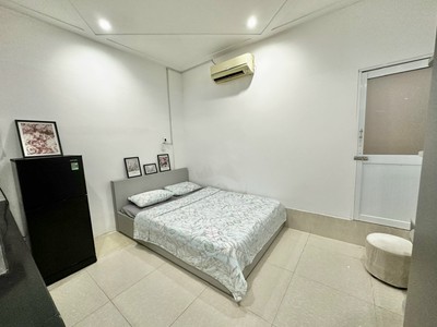 Chính chủ cho thuê chdv full nội thất hot nhất nguyễn đình chính-phú nhuận. 0