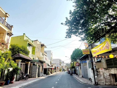 Cần tuyển nhân viên phụ gội đầu chưa biết được hướng dẫn có chỗ ăn ở 8733
