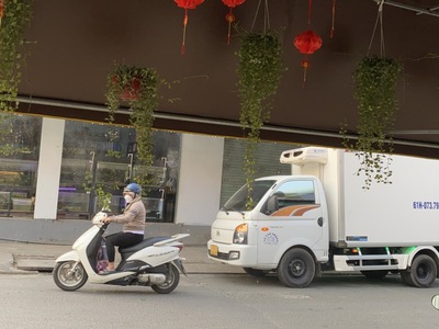 Cần tuyển nhân viên phụ gội đầu chưa biết được hướng dẫn có chỗ ăn ở 8781