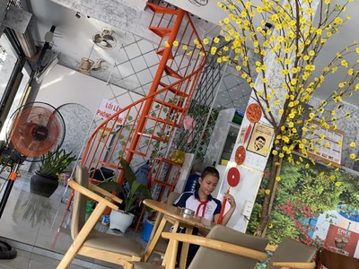 Cần tuyển nhân viên phụ gội đầu chưa biết được hướng dẫn có chỗ ăn ở 8777