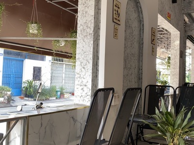 Cần tuyển nhân viên phụ gội đầu chưa biết được hướng dẫn có chỗ ăn ở 8776