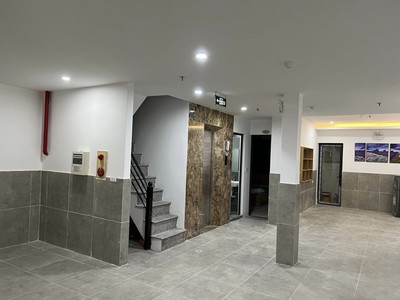 Cần tuyển nhân viên phụ gội đầu chưa biết được hướng dẫn có chỗ ăn ở 8676