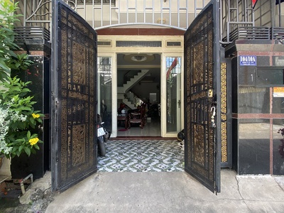 Cần tuyển nhân viên phụ gội đầu chưa biết được hướng dẫn có chỗ ăn ở 8792
