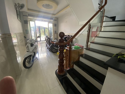 Cần tuyển nhân viên phụ gội đầu chưa biết được hướng dẫn có chỗ ăn ở 8793