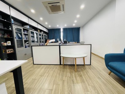 Cần tuyển nhân viên phụ gội đầu chưa biết được hướng dẫn có chỗ ăn ở 8661