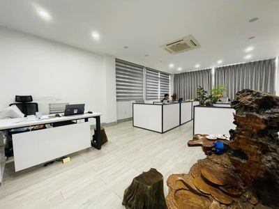 Cần tuyển nhân viên phụ gội đầu chưa biết được hướng dẫn có chỗ ăn ở 8660