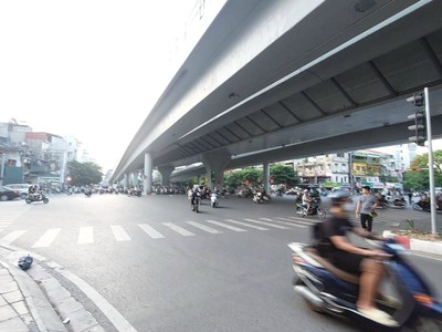 Cần tuyển nhân viên phụ gội đầu chưa biết được hướng dẫn có chỗ ăn ở 8409