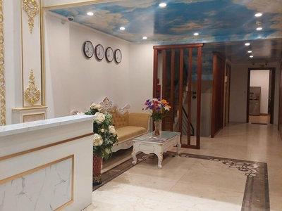 Cần tuyển nhân viên phụ gội đầu chưa biết được hướng dẫn có chỗ ăn ở 8474