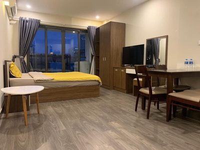 Cần tuyển nhân viên phụ gội đầu chưa biết được hướng dẫn có chỗ ăn ở 8394