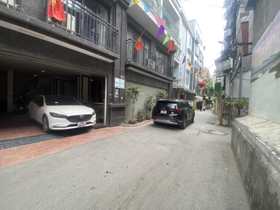 Cần tuyển nhân viên phụ gội đầu chưa biết được hướng dẫn có chỗ ăn ở 8453