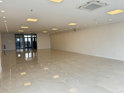 Cần tuyển nhân viên phụ gội đầu chưa biết được hướng dẫn có chỗ ăn ở 8593